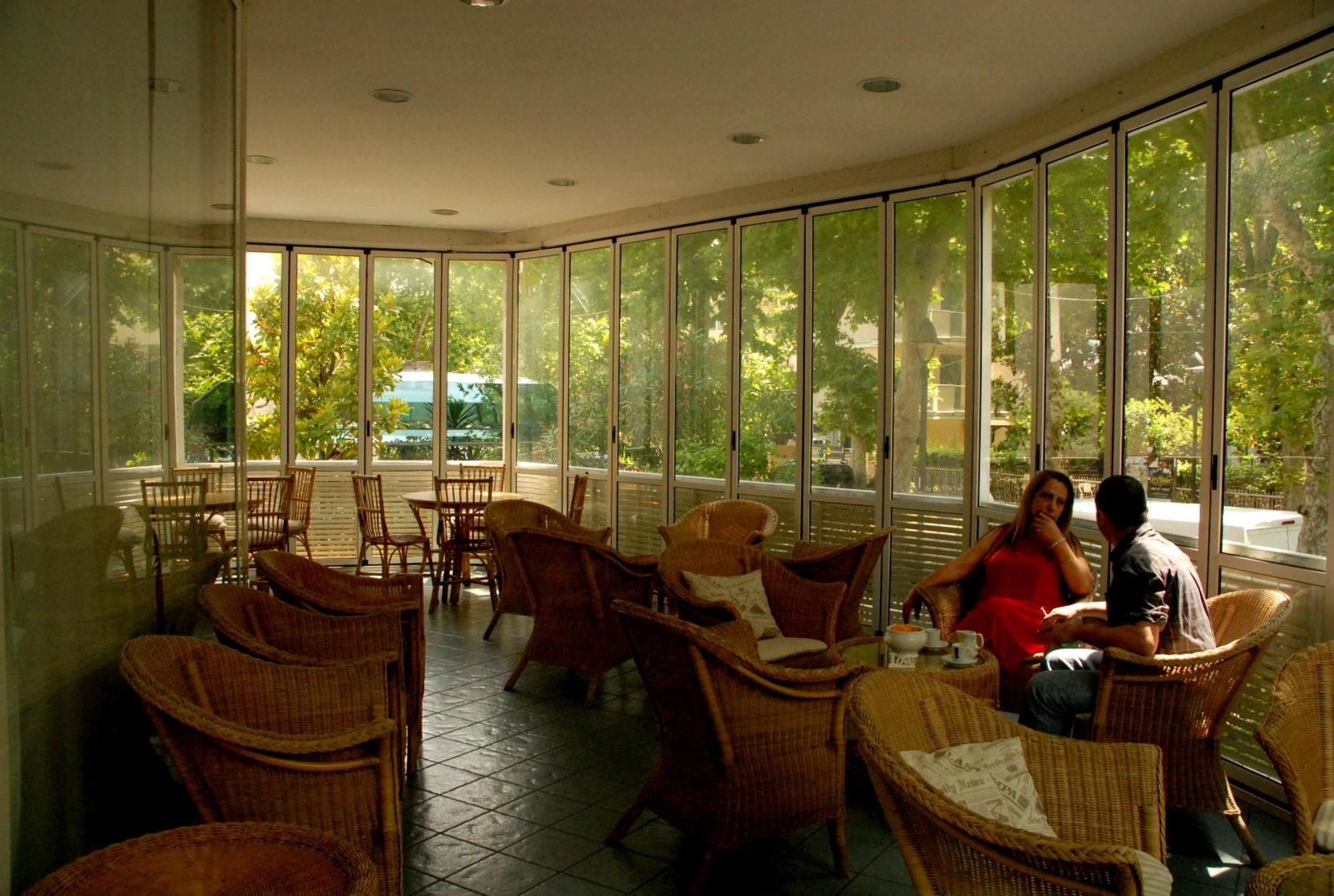 Hotel Arno Ріміні Екстер'єр фото